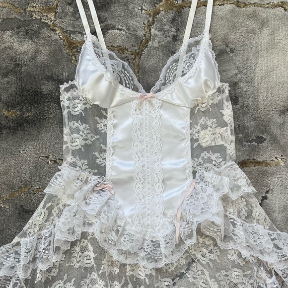 American Vintage Tops - SOLD—Rare vintage Juliara 80s white lace bustier corset style lingerie camisole